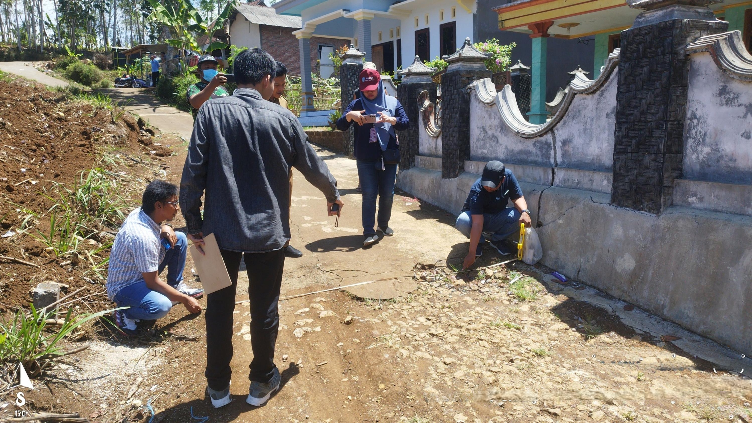 Peningkatan Kualitas Lingkungan Permukiman (Jalan Paving)